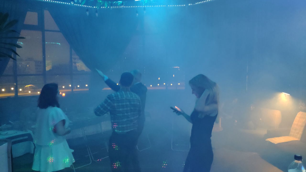 Лофт на крыше дискотека с дымом